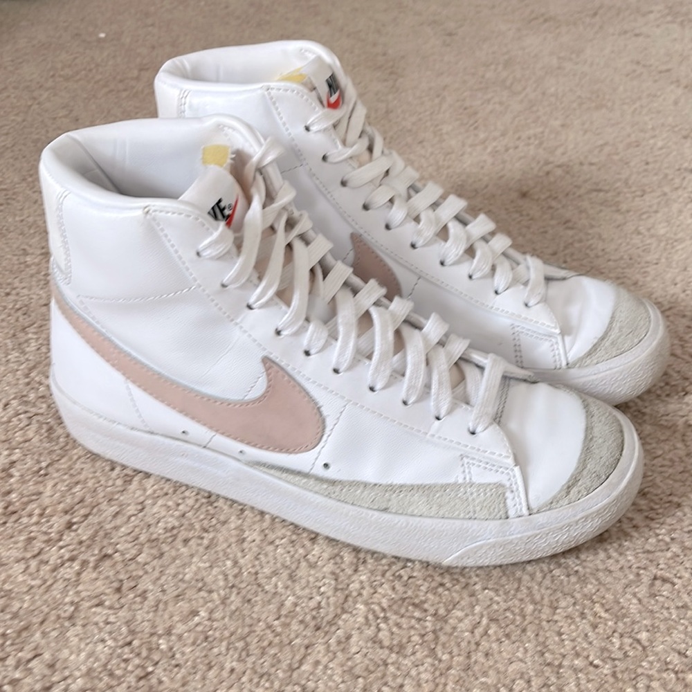 Women’s Nike Blazer Mid 77’ Pink Swoosh